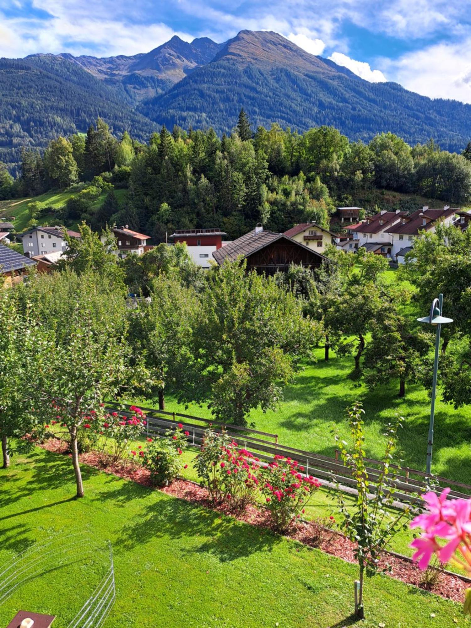 Spisshof Hotel Grins Bagian luar foto