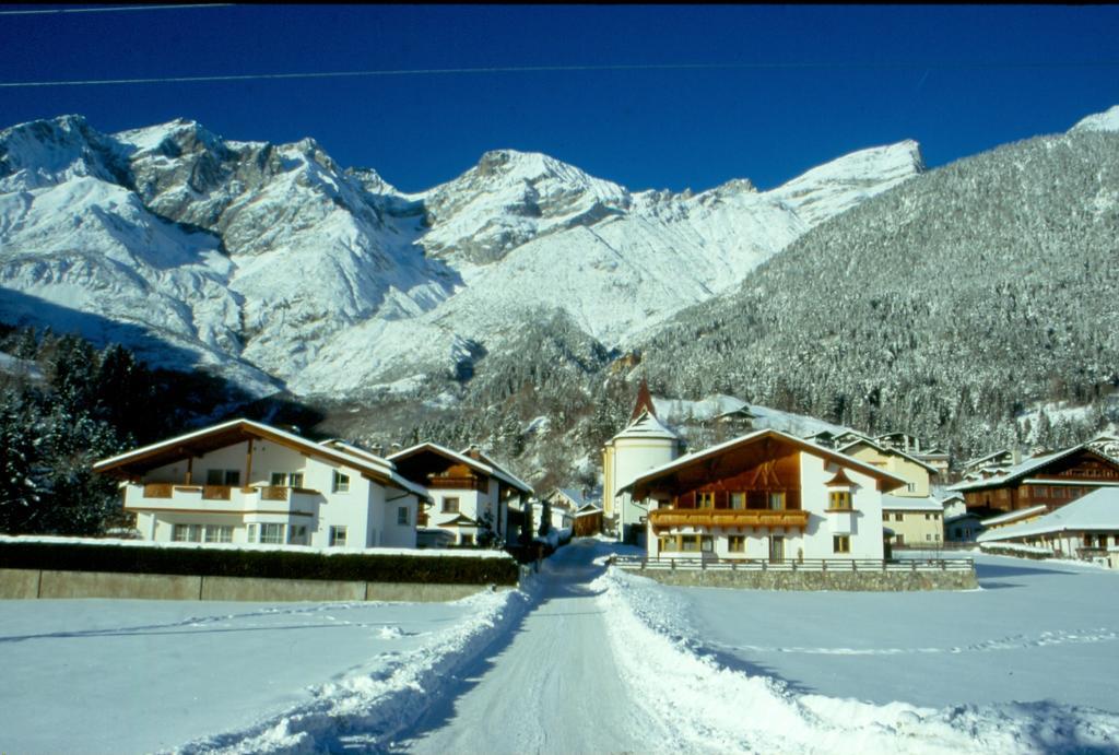 Spisshof Hotel Grins Bagian luar foto